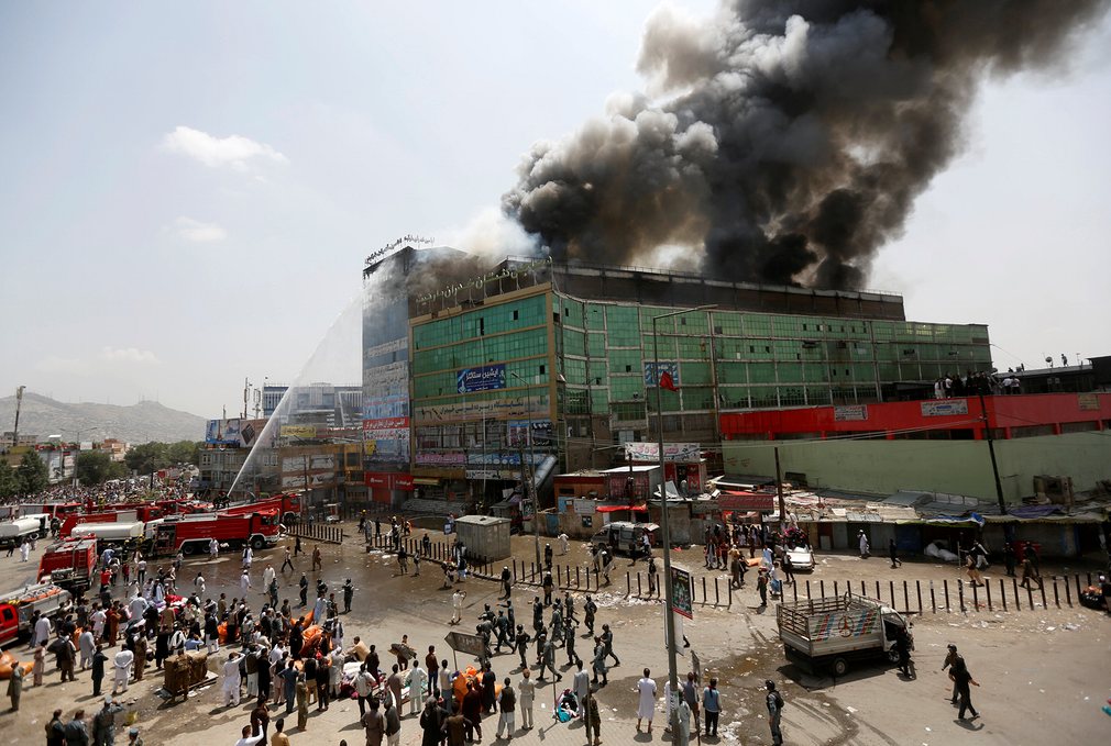 آتش سوزی در یک مرکز خرید در کابل افغانستان