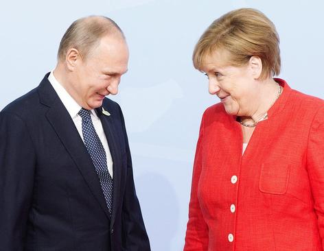 تصویری جالب از مواجهه آنگلا مرکل و ولادیمیر پوتین رهبران آلمان و روسیه در نشست رهبران گروه بیست در شهر هامبورگ آلمان