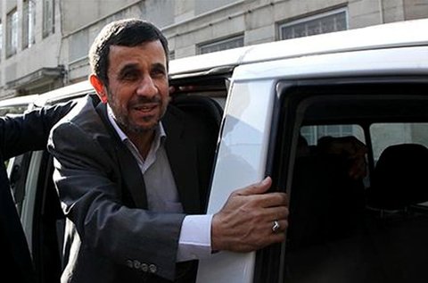 چرا احمدی‌نژاد امروز منتقد عملکرد خود شده است؟