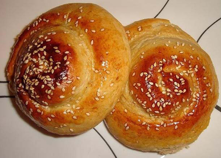 طرز تهیه نان شیرین | طرز تهیه نان شیرمال خانگی و نان شیرین کشمشی و گردویی