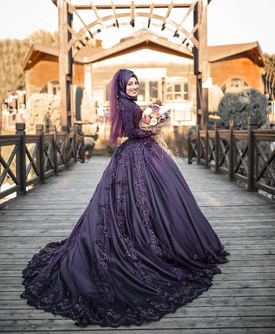 لباس مجلسی پوشیده
