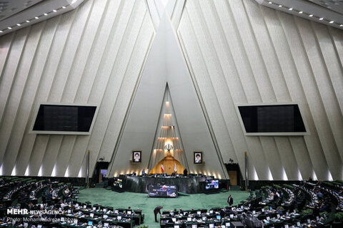 خطر ظهور احمدی‌نژادهایِ جدید در مجلس
