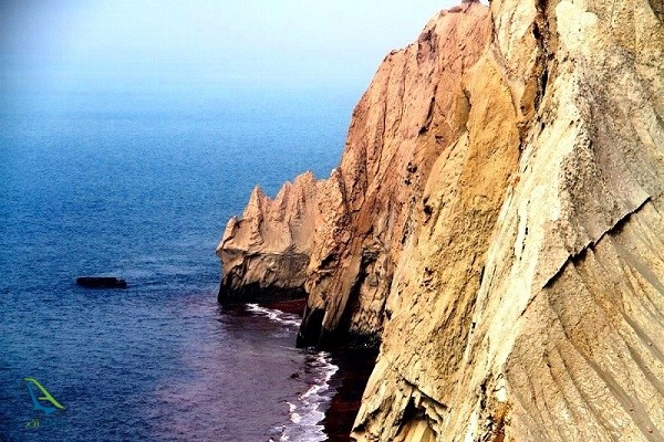 مادر و دختر سنگ شده در جزیره هنگام