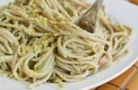 طرز تهیه املت کالیفرنیایی با آووکادو | نحوه تهیه اسموتی آووکادو