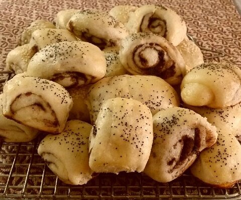 طرز تهیه نان شیرین | طرز تهیه نان شیرمال خانگی و نان شیرین کشمشی و گردویی