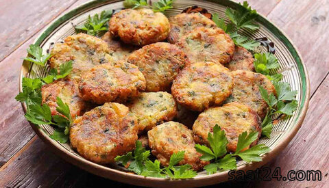 طرز تهیه کوکو سیب زمینی با تره