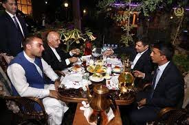 افغانستان در آتش، غنی در رستوران افغانستان در آتش، غنی در رستوران