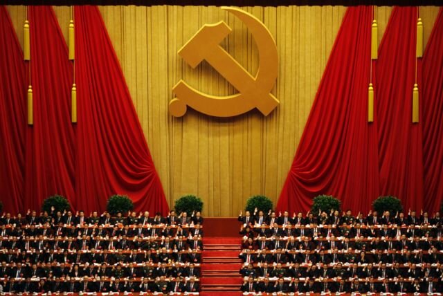 حزب کمونیست چین نباید بر بام ایران بنشیند
