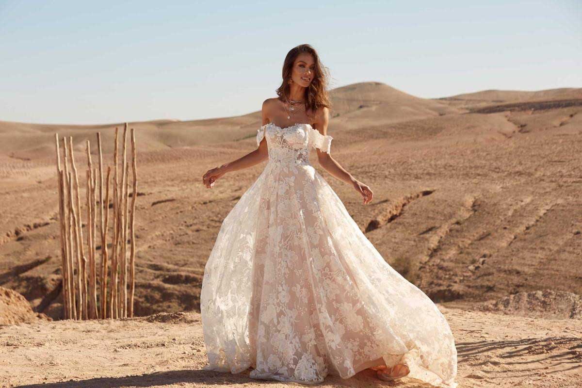 خرید لباس عروس با مناسب ترین قیمت از مجموعه فابرا (فرصت ویژه)
