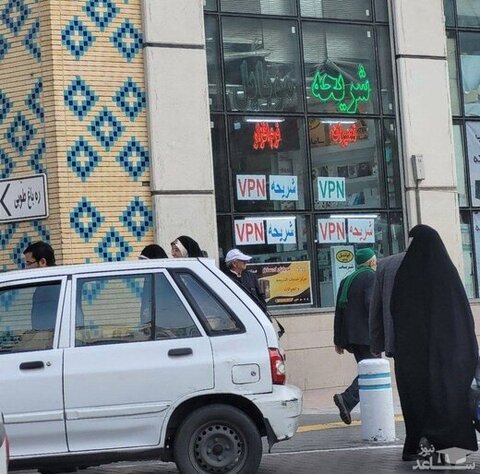 بحران ارتباط برای 90 درصد گردشگران؛ در خیابان امام رضا وی‌پی‌ان می‌فروشند