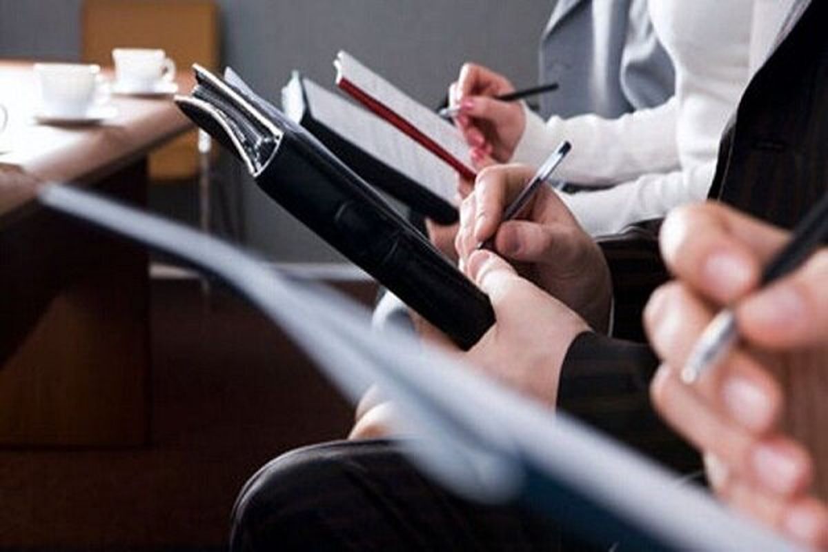 خبرنگاران در محاصره انحصارها