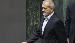 بازدید پزشکیان از مسجد جامع سلطان قابوس