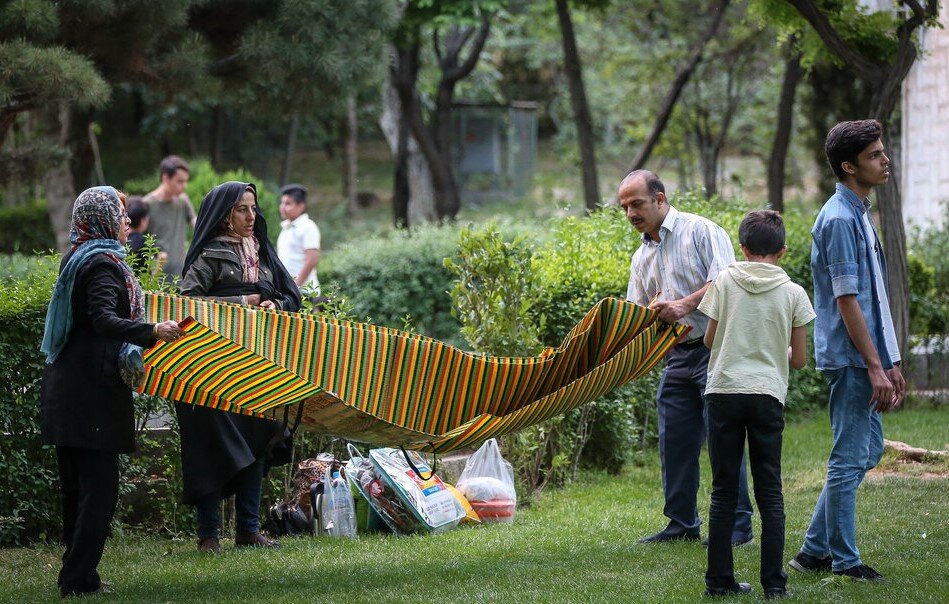 ایرانیان در آرزوی یک زندگی عادی