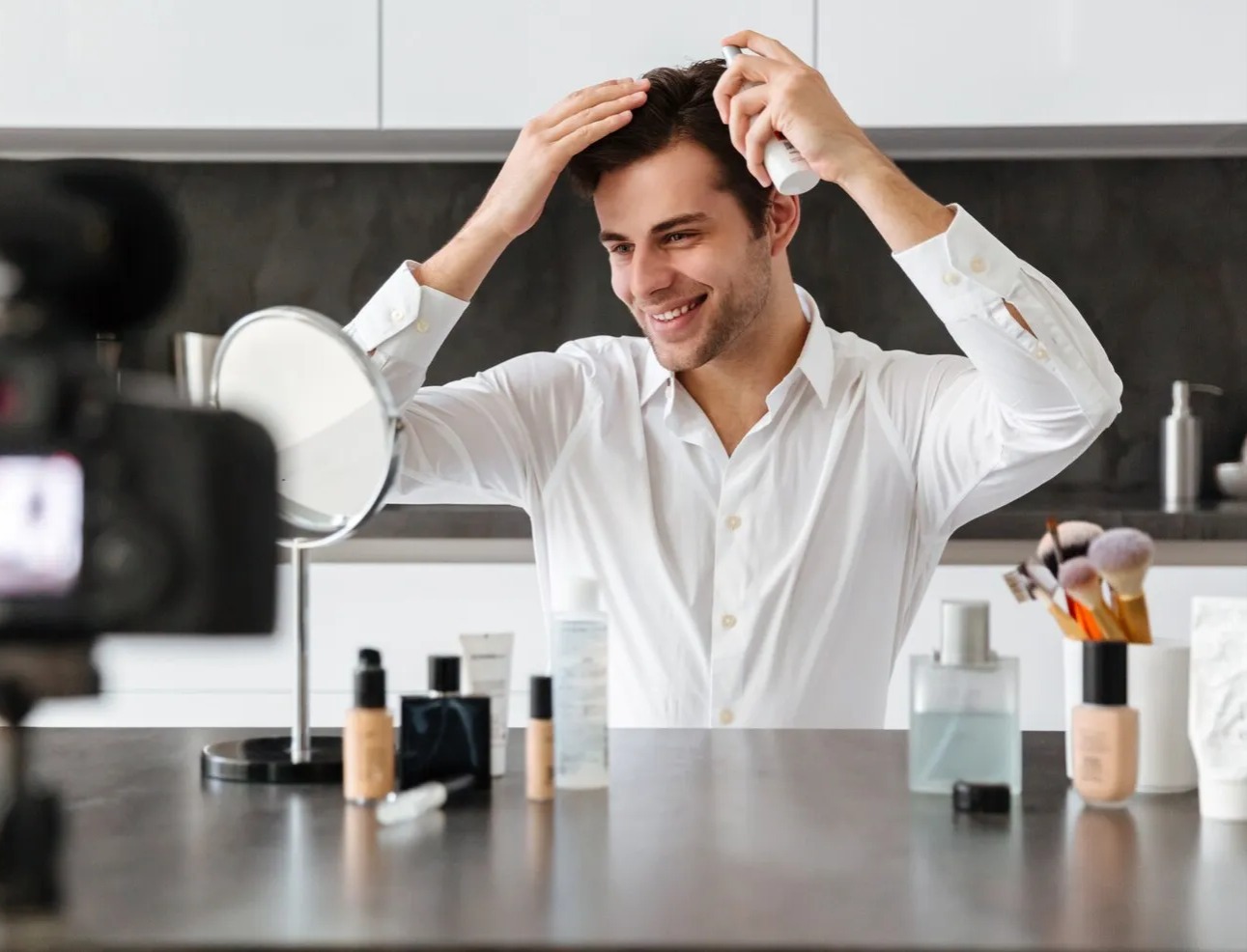 راهنمای انتخاب بهترین هیرتونیک مو، کرم تخصصی و ابزار ارتقاء سلامت عاطفی