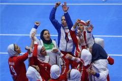 توهین به زنان ایران از سوی تندروها