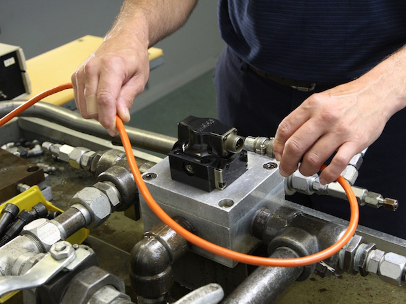 سر و صدای غیرعادی و لرزش شدید (ناک زدن)