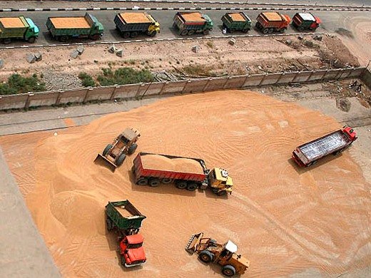 تامین کالاهای اساسی در تنگنا