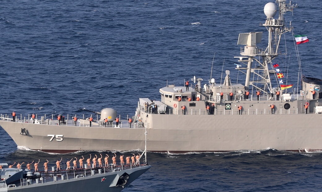 مانور در تنگه هرمز