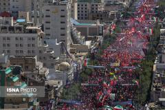 پیکر رهبر شهید در مشهد در حال تشییع است.