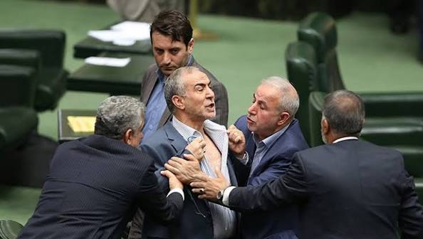 پشت و پناه تندروها چه کسانی هستند؟