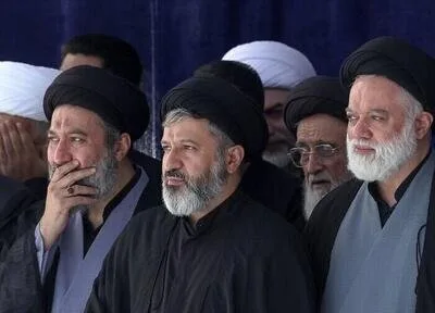 آیت الله سید مصطفی خامنهای کیست/ پسری که بر پیکر پدر شهید نماز خواند