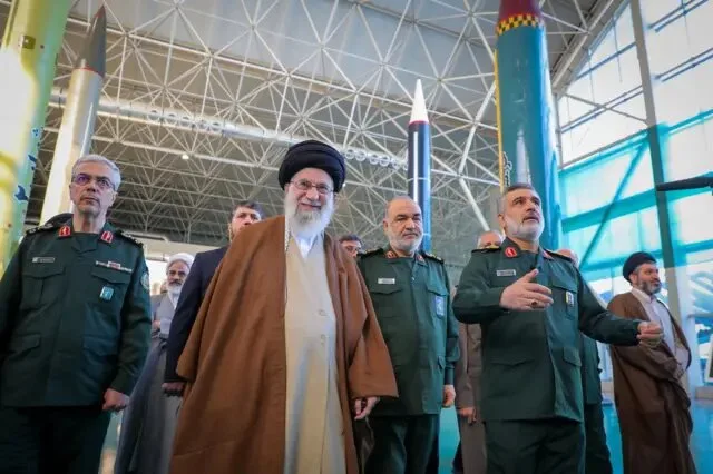 کارنامه چهار دهه رهبری/ میراث آیت الله خامنهای برای سیاست داخلی و سیاست ورزی در جمهوری اسلامی چیست؟