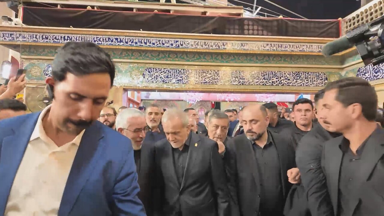 شعار زائران حرم حضرت علی در حمایت از پزشکیان +عکس