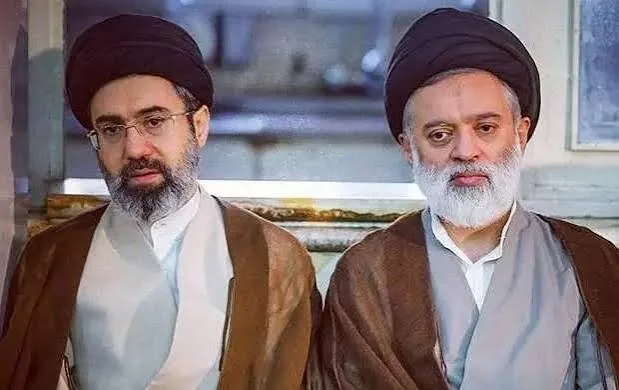آیت الله سید مصطفی خامنهای کیست/ پسری که بر پیکر پدر شهید نماز خواند