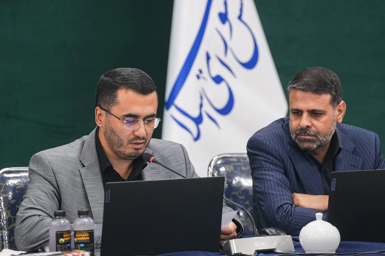 تصاویر نشست مجازی مجلس دوازدهم/ فضای جلسه وبیناری با حضور وکلای بهارستان/ خانم نماینده هم در جایگاه هیات رییسه حضور داشت