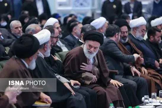 آیت الله سید مصطفی خامنهای کیست/ پسری که بر پیکر پدر شهید نماز خواند