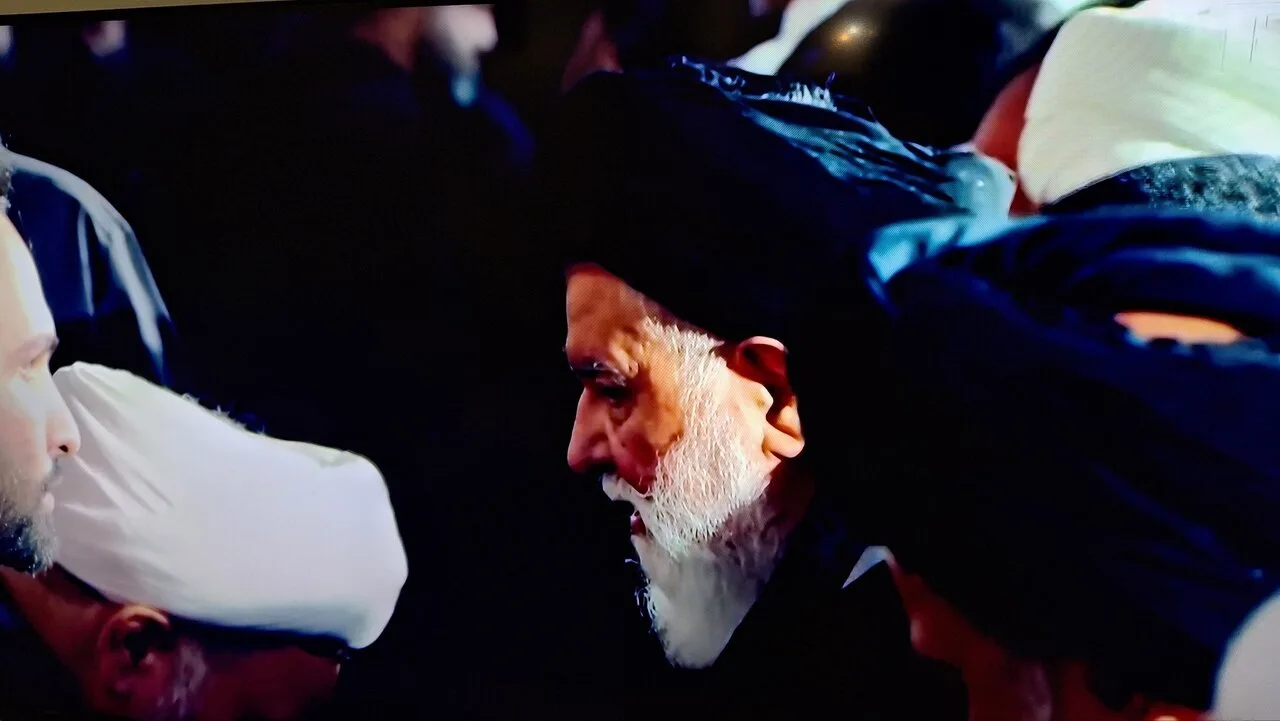 اقامه نماز جماعت مغرب به امامت علم الهدی/ وزیر پزشکیان هم بود