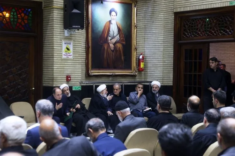 عکس هایی از پزشکیان در یک مراسم ختم