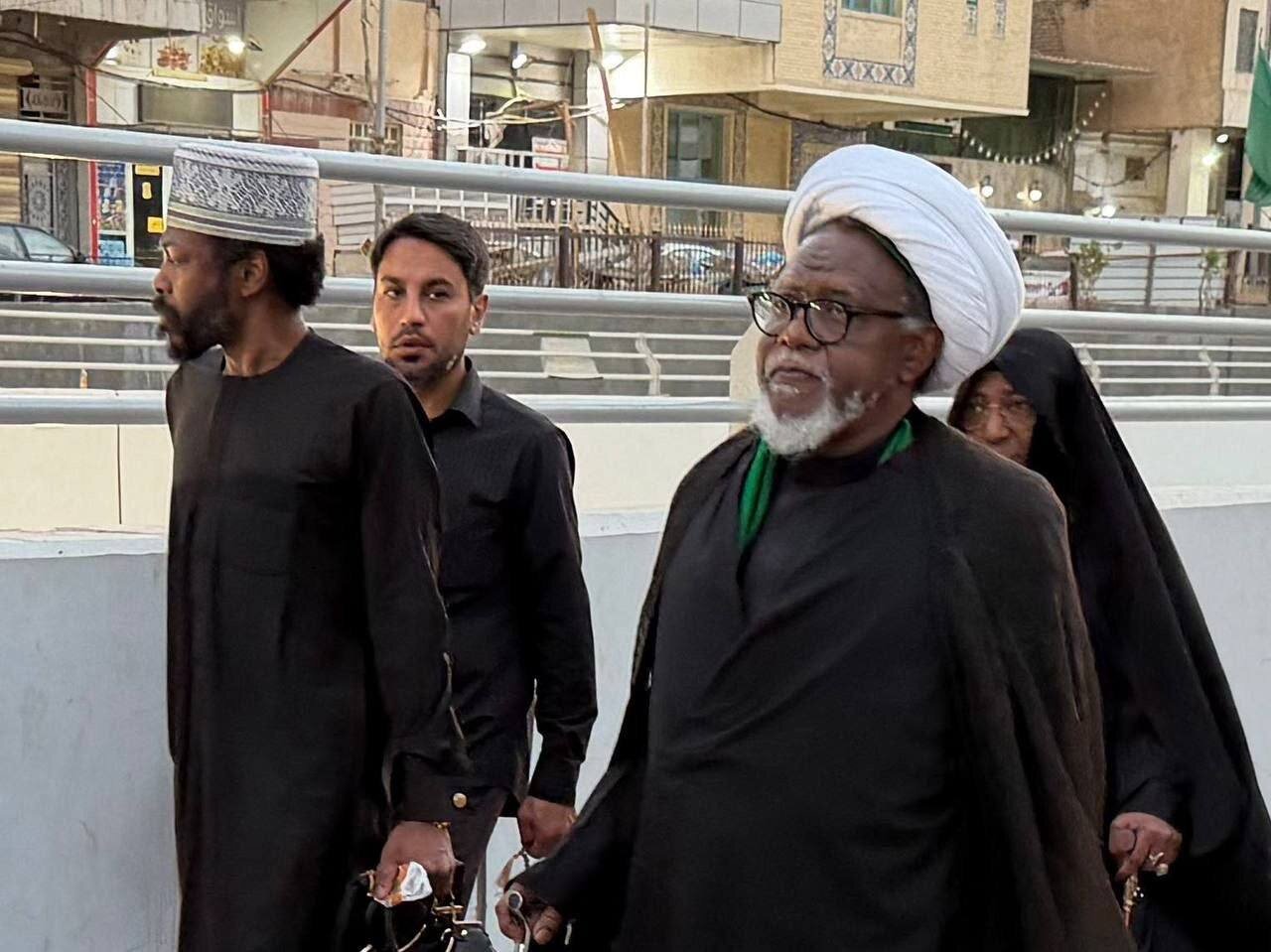 رهبر شیعیان نیجریه در تشییع رهبر شهید در نجف +تصویر