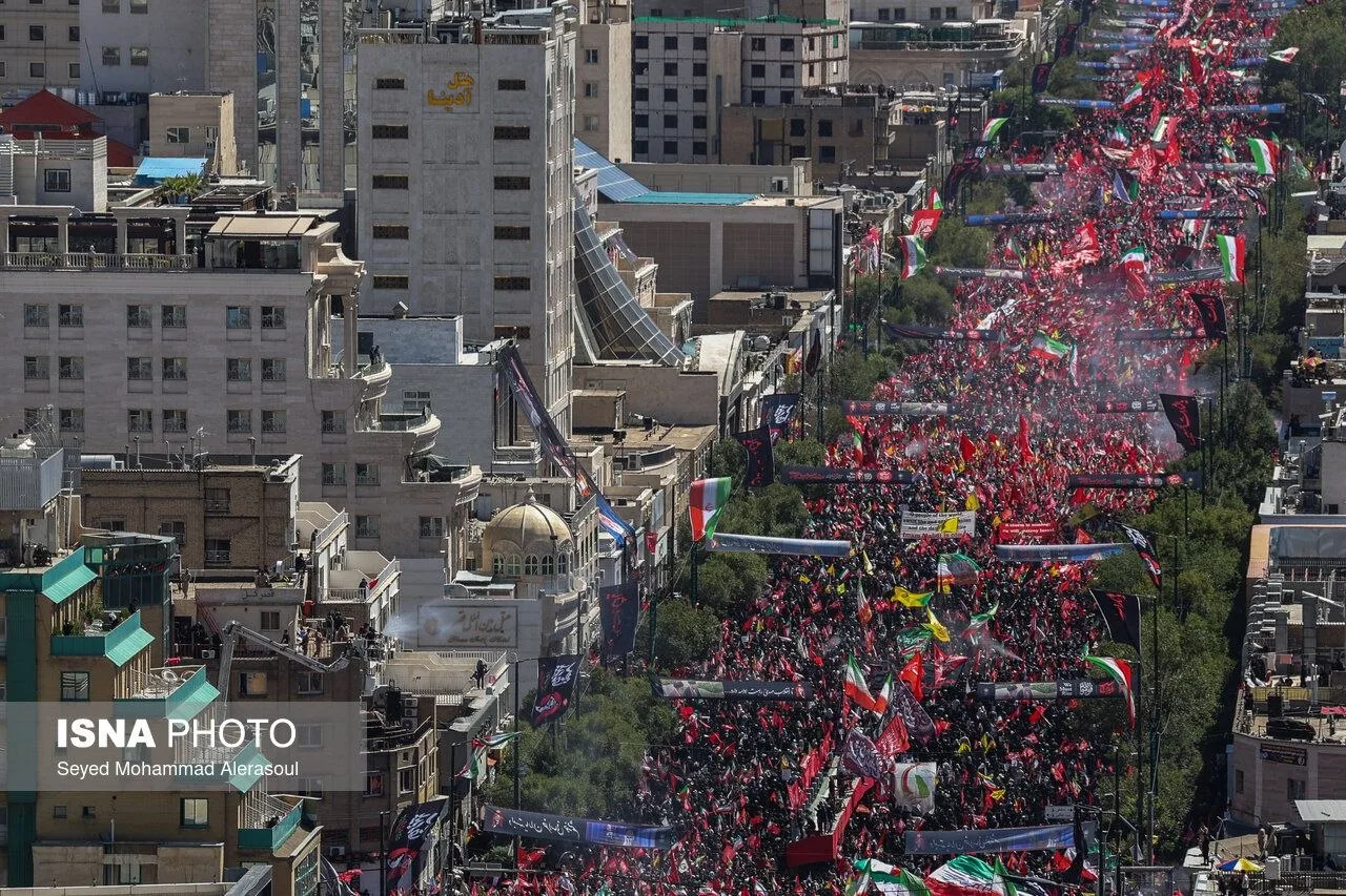 تصاویری از مشهد پیش از آغاز مراسم تشییع پیکر رهبر شهید