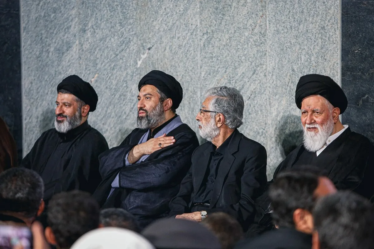 فرزندان رهبر شهید در مراسم بزرگداشت/ حدادعادل همنشین علم الهدی شد/ دایی فرزندان رهبر شهید هم بود + تصاویر