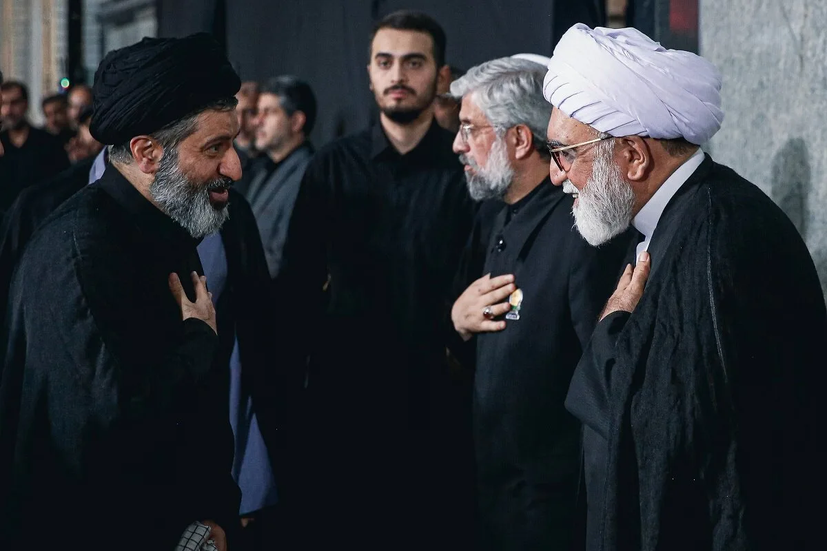 فرزندان رهبر شهید در مراسم بزرگداشت/ حدادعادل همنشین علم الهدی شد/ دایی فرزندان رهبر شهید هم بود + تصاویر