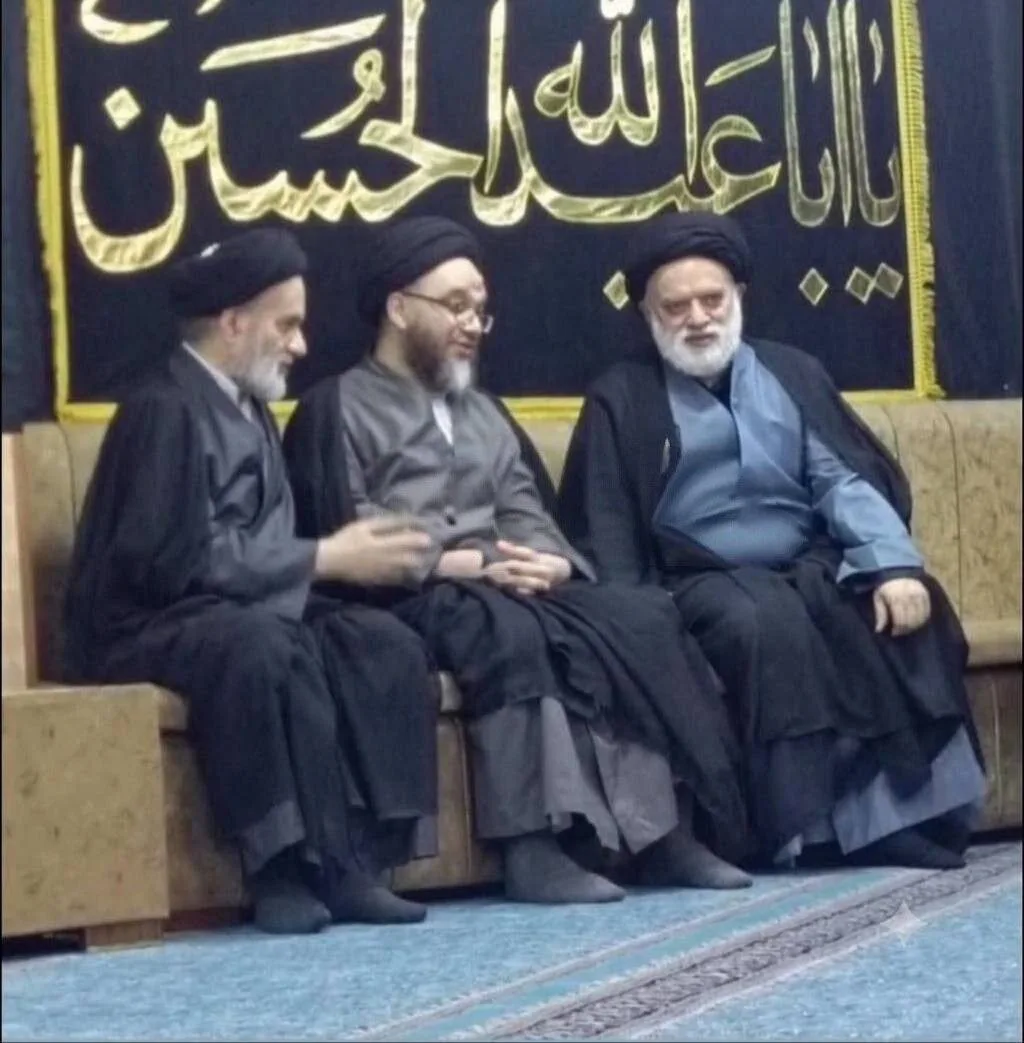 عکسی از فرزند ارشد رهبر انقلاب در کنار فرزندان آیتالله سیستانی
