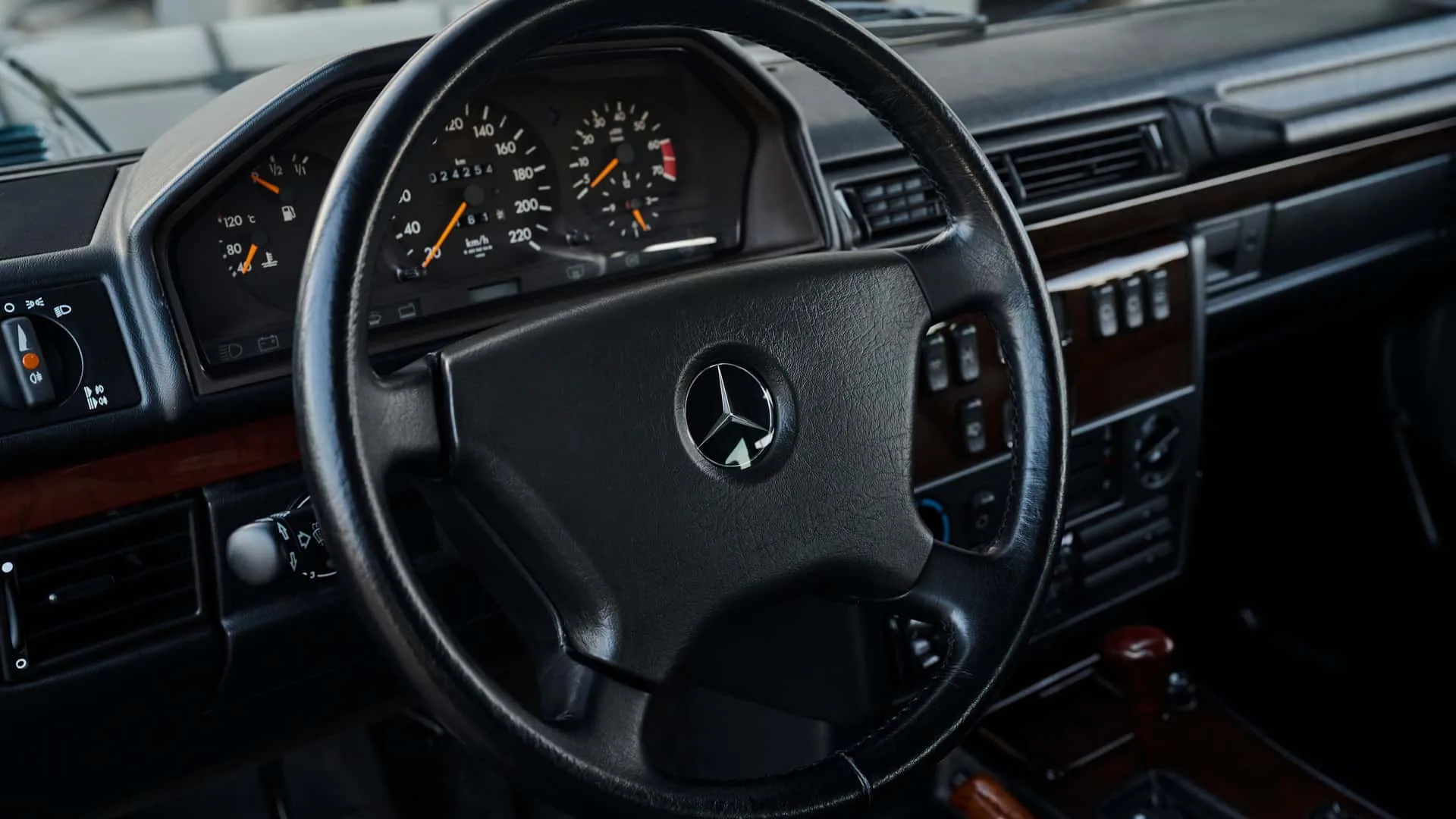 نمای کابین مرسدس 500 GE V8 AMG