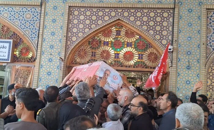 شیراز در سوگ عقاب وطن؛ بدرقه باشکوه شهید خلبان مجید کاظمی با اشک و ماتم