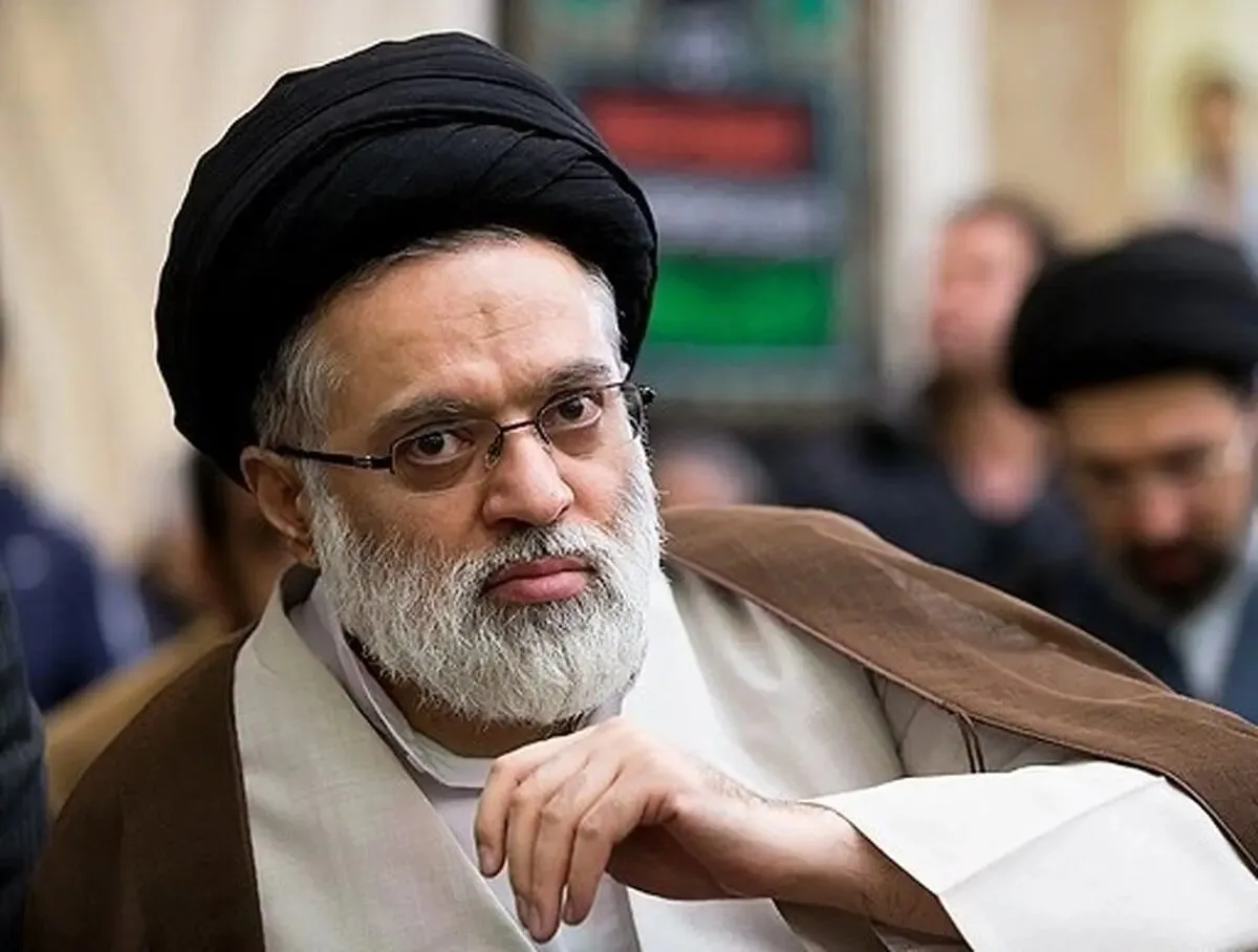 آیت الله سید مصطفی خامنهای کیست/ پسری که بر پیکر پدر شهید نماز خواند