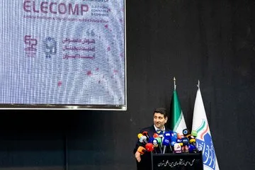  ستار هاشمی  وزیر ارتباطات در مراسم افتتاح بیست‌ونهمین نمایشگاه بین‌المللی الکامپ 