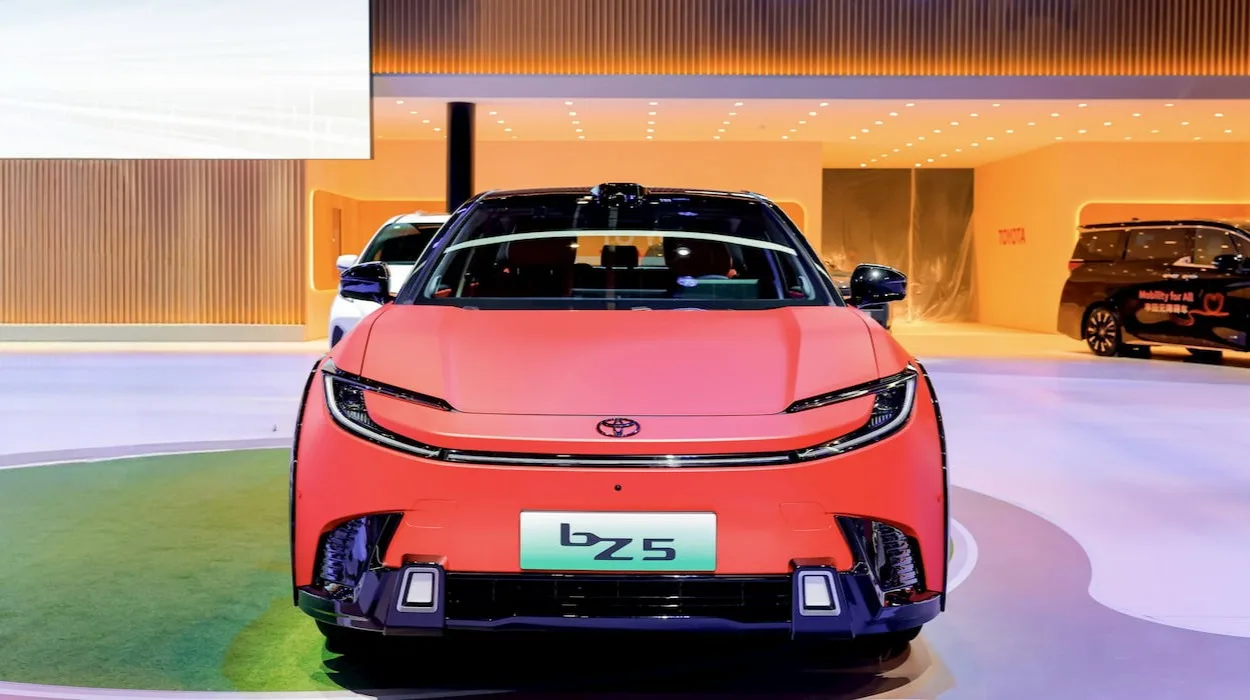 نمای جلو تویوتا bZ5 مدل 2027