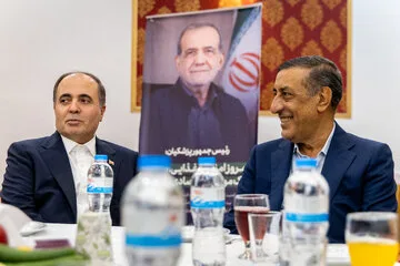 محمدجعفر قائم‌پناه، معاون اجرایی رییس جمهور و غلامرضا نوری قزلجه، وزیر جهاد کشاورزی در نشست صمیمی با خبرنگاران