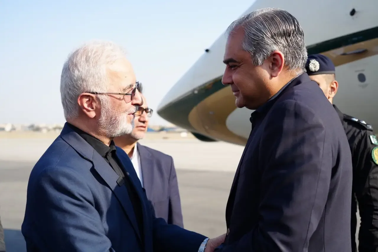 وزیر کشور پاکستان با استقبال مومنی وارد تهران شد