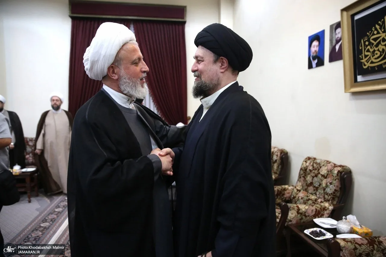 خوش و بش مهمانان خارجی با سیدحسن خمینی در مراسم چهلمین کنفرانس وحدت اسلامی + تصاویر