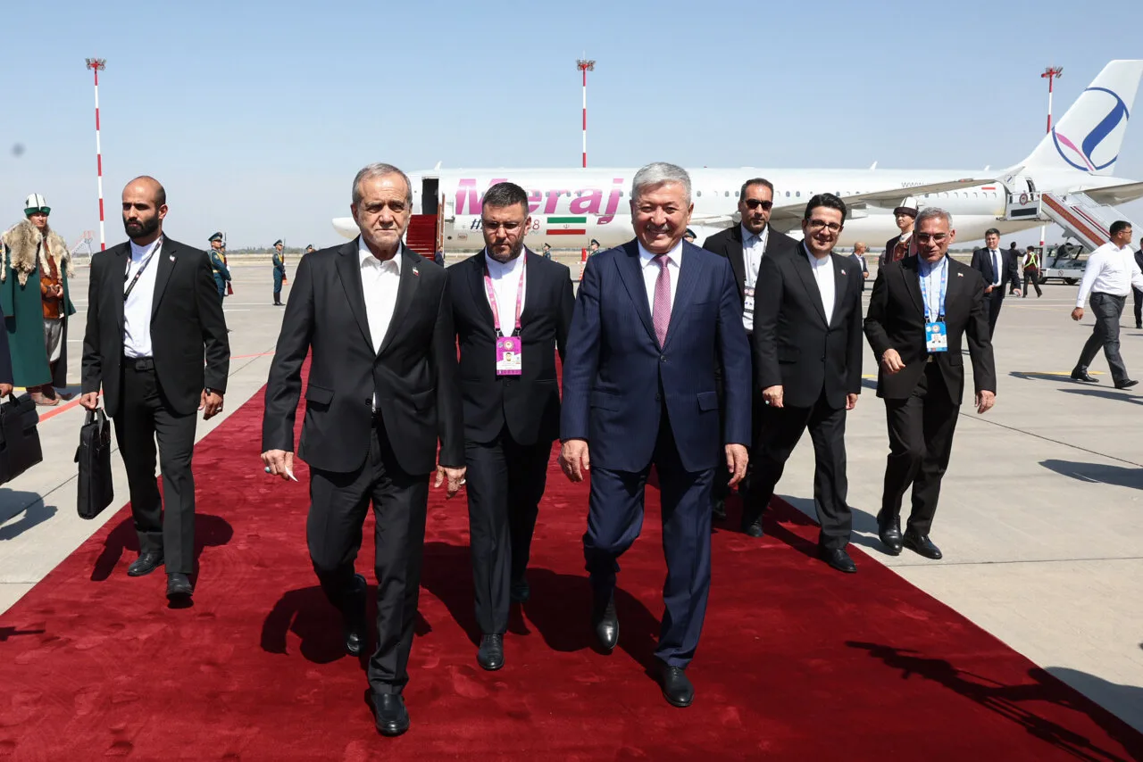 استقبال از رئیس جمهور با نان محلی در بیشکک+ تصاویر