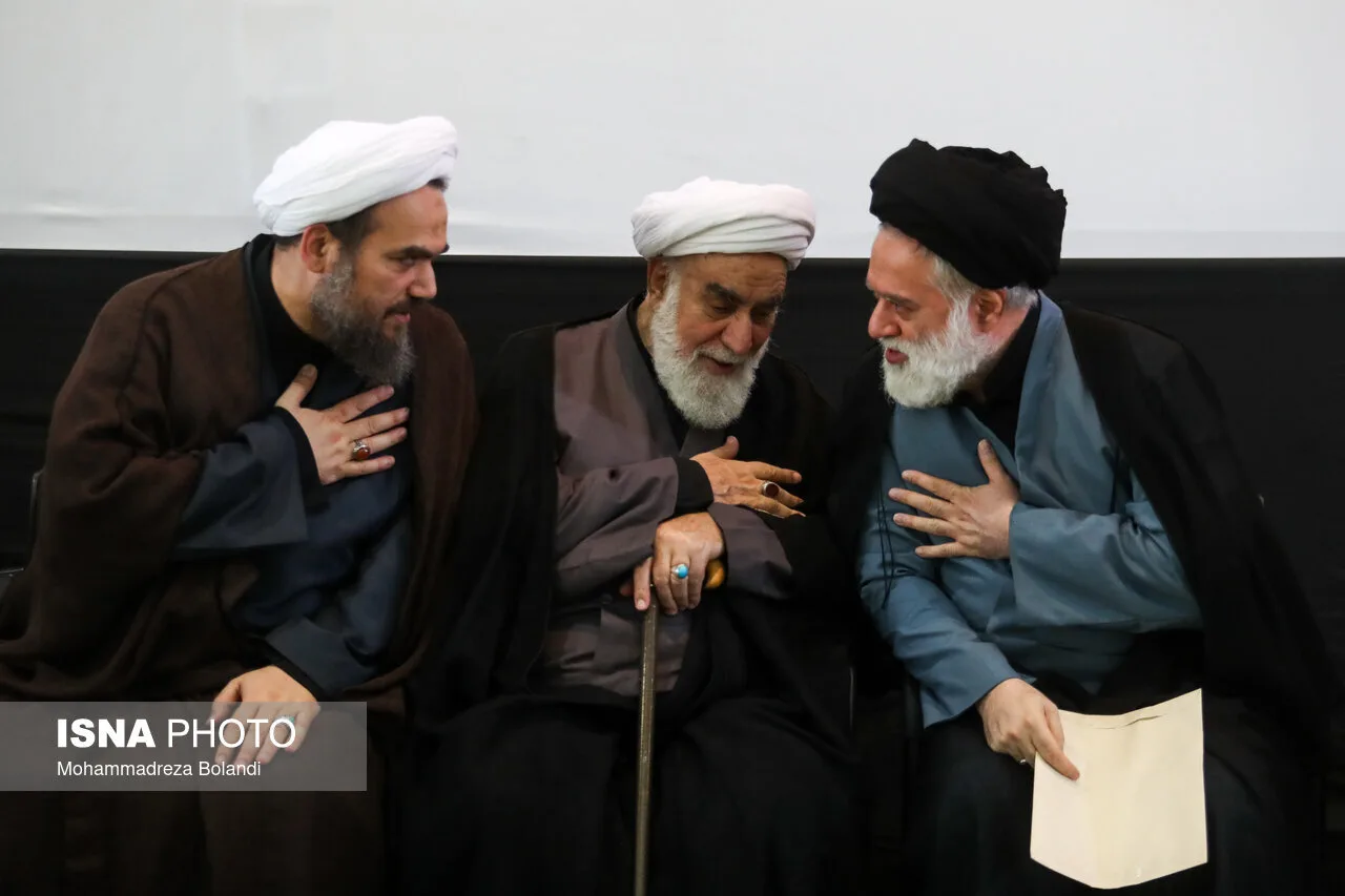 گفتگوی فرمانده قرارگاه ثارالله تهران با حجج الاسلام سید مسعود و سید مصطفی خامنه ای/ گلپایگانی و داماد رهبر شهید هم بودند+ تصاویر