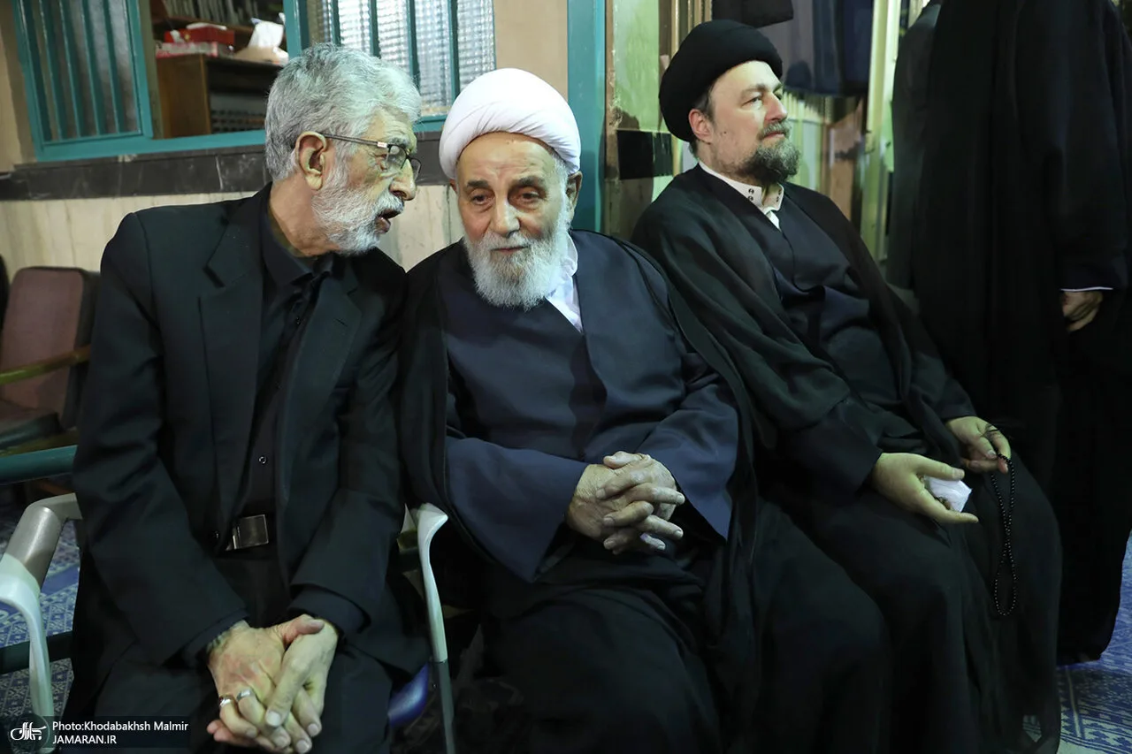 سید حسن خمینی در آغوش حدادعادل/ گپ و گفت ناطق نوری و حدادعادل شکار عکاسان شد/ نقویان هم بود+ تصاویر