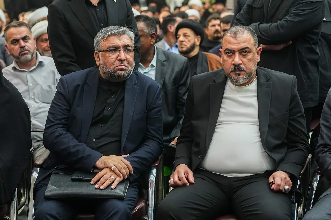 مراسم چهلمین روز تدفین رهبر شهید در کربلا با حضور رئیس مجلس/ از اشک های قالیباف تا تابلو یادبود فرماندهان ترور شده ایران/ خانم نماینده هم بود + تصاویر