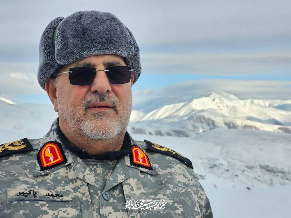 عکس قدیمی از شهید سردار محمد پاکپور/ وقتی فرمانده مسئول نیروی زمینی سپاه بود